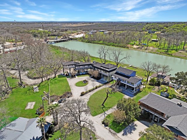 174 Lakeside Dr. 